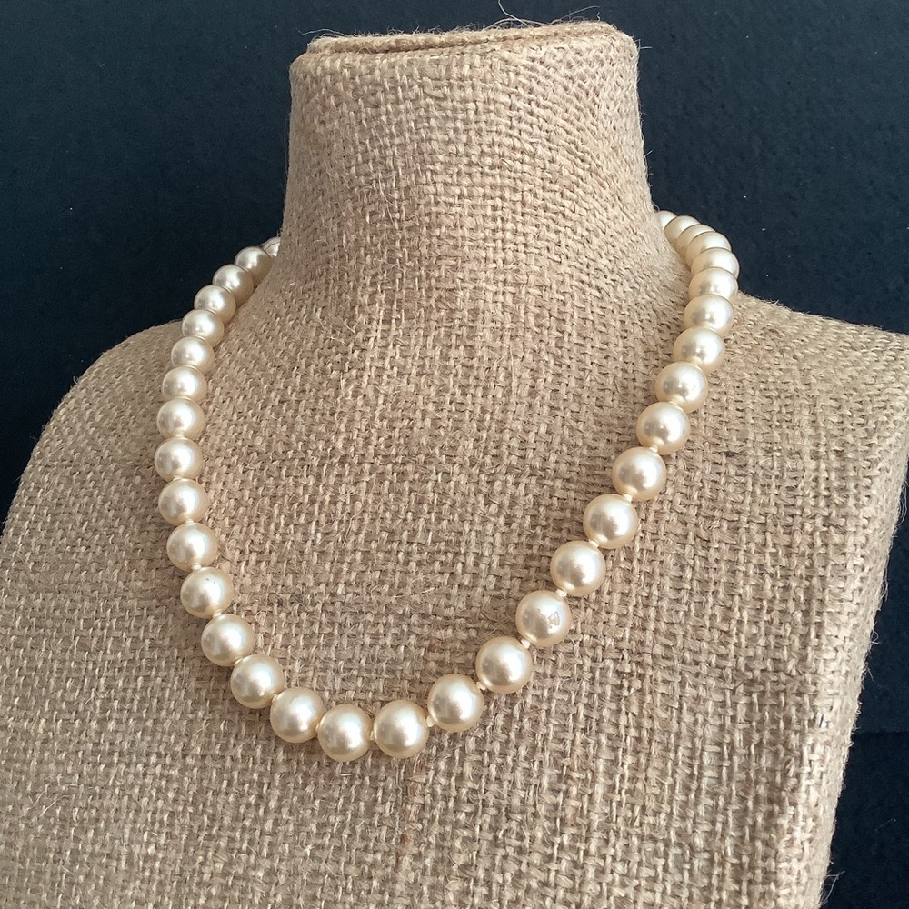 Vintage Kenneth Jay Lane Faux Pearl Necklace. - image 5